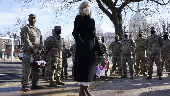 Jill Biden Pose di Gedung Putih untuk Sampul Terbaru Majalah Mode Vogue - Vimarsana News