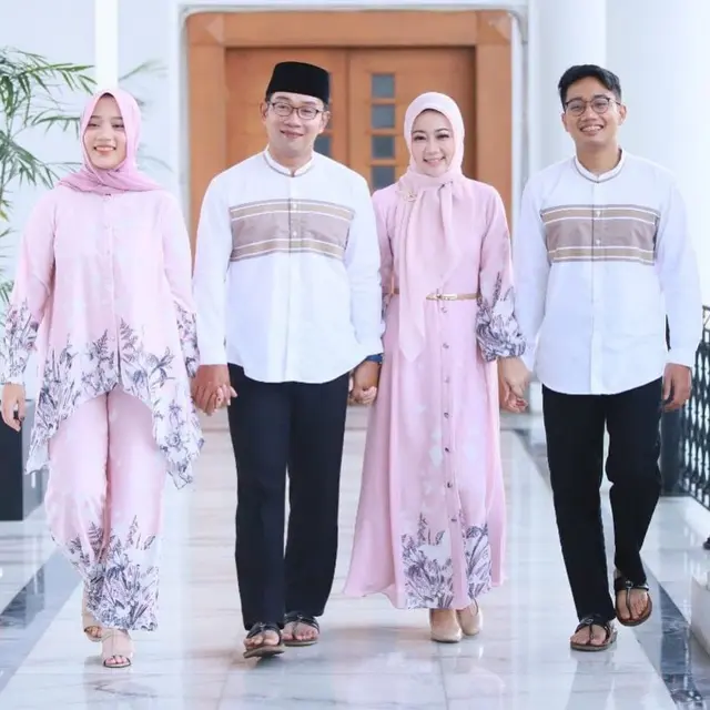 Ikhaskan Eril, Ini 6 Potret Hangat Keluarga Ridwan Kamil dan Atalia Praratya