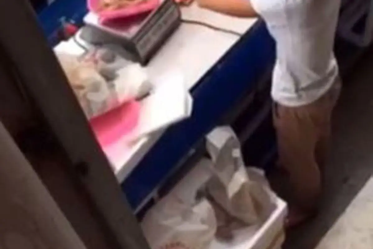 Aksi Kecurangan Pedagang yang Terekam CCTV, Ibu Kamu Wajib Tahu!