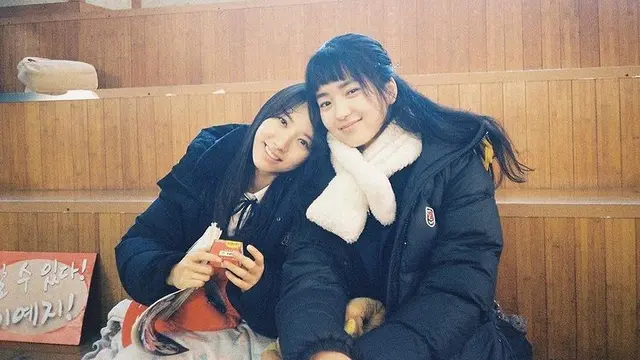 Kim Tae Ri dan Bona WJSN dalam drakor "Twenty One Twenty Five". (Foto: Instagram/bona_95819)