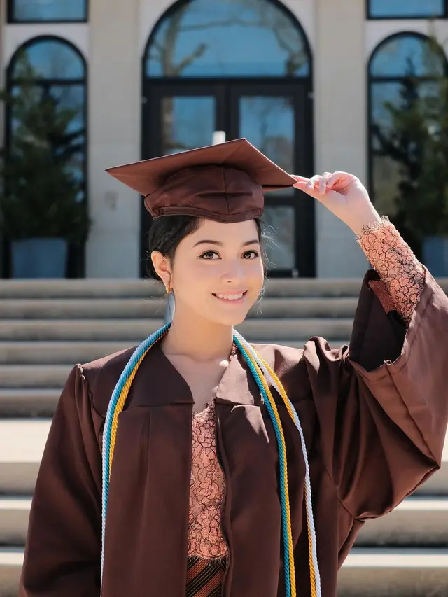 6 Potret Yoriko Angeline Resmi Lulus dari Western Michigan University, Tampil Menawan