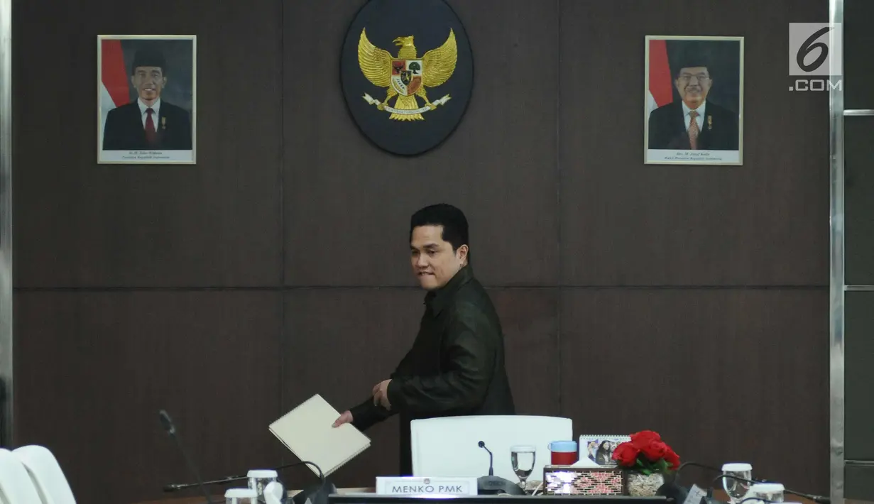 Ketua KOI, Erick Thohir jelang mengikuti rapat evaluasi SEA Games 2017 dan progres persiapan Asian Games 2018 di Jakarta, Senin (2/10). Rapat berlangsung di kantor Kemenko PMK dan dipimpin Puan Maharani. (Liputan6.com/Helmi Fithriansyah)