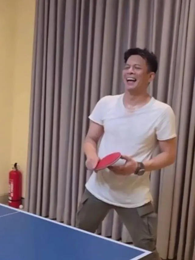 7 Potret Celine Evangelista Main Tenis Meja Bareng Ariel Noah, Tuai Banyak Sorotan