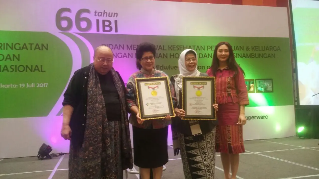 Menteri Kesehatan Nila Moeloek