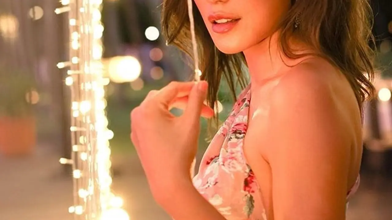 Gosip Nikah Siri Udah Basi, Jedar Tampil Seksi Ngajak Kuda Dangdutan