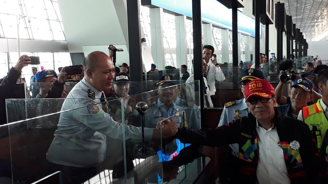 Menteri Hukum dan HAM Yasonna Laoly melakukan inspeksi mendadak (sidak) di Bandara Internasional Soekarno-Hatta. (Liputan6.com/Pramita Tristiawati)