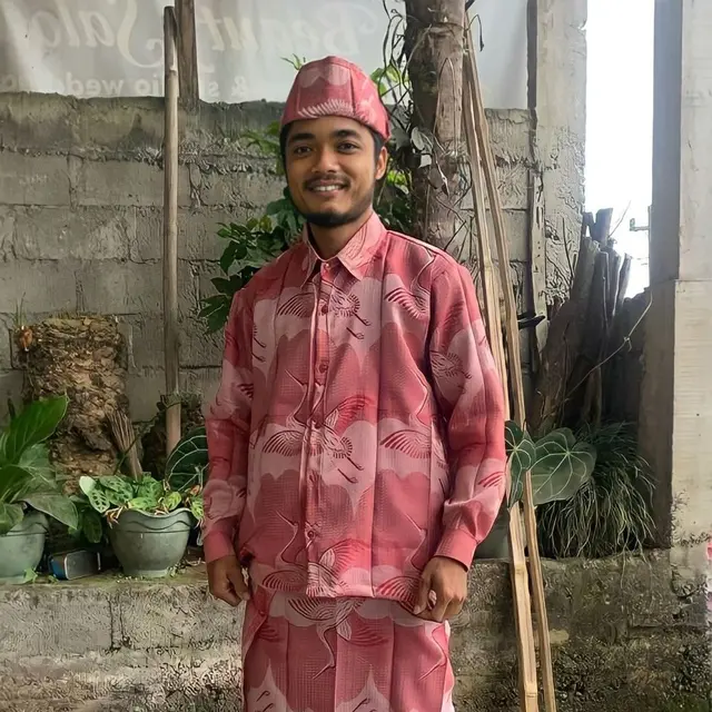 6 Potret Motif Batik Nyeleneh Ini Bikin Salah Fokus,