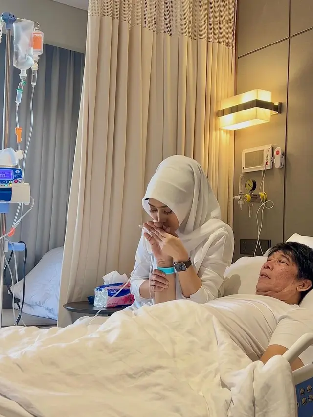 Kemesraan Parto dan Istri Usai Operasi