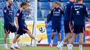 Meski sudah berusia 38 tahun, Luka Modric dinilai masih memiliki peran penting untuk memimpin timnas Kroasia. (GABRIEL BOUYS/AFP)