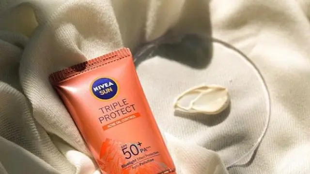 10 Rekomendasi Sunscreen yang Tepat untuk Kulit Berjerawat Edisi Terbaru 2024