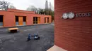 Sebuah sekolah yang ada di dalam area Rumah Sakit Ecole di Neuilly-Plaisance, dekat Paris, 21 Maret 2017. Rumah sakit yang khusus untuk anak penderita autis ini baru saja dibuka untuk umum. (BERTRAND GUAY/AFP)