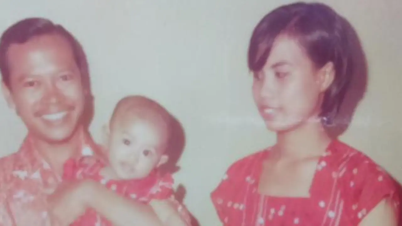 Indriana Astianti dan kedua orang tuanya. | Foto: dok. Indriana Astianti