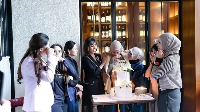 Dapat Kejutan dari Sahabat, Ini 7 Momen Ulang Tahun Olla Ramlan Ke-42