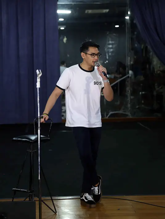 Ditemui di studio Erwin Gutawa di kawasan Antasari, Jakarta Selatan, pada Rabu (5/4/2017), Afgan mengatakan saat itu ia tengah mempersiapkan konsernya, dan saat itu adalah gladiresik terakhir sebelum konser. (Nurwahyunan/Bintang.com)