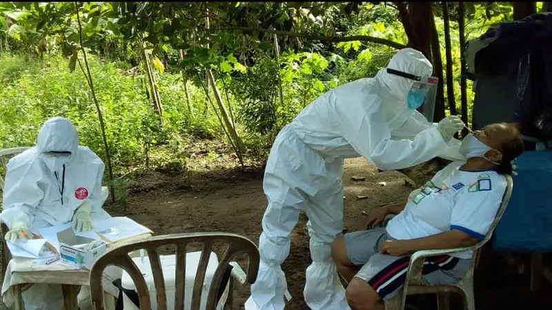 Swab test yang dilakukan tim surveilens Gugus Tugas Covid-19 di Sulut.