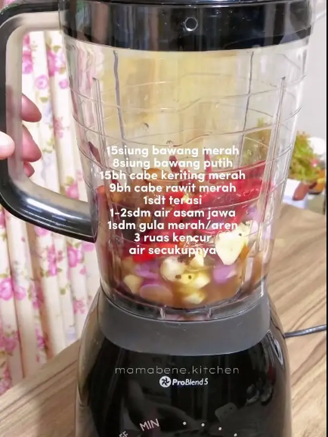 Bukan Dikukus, Begini Trik Masak Bumbu Urap Agar Awet Sampai Sebulan