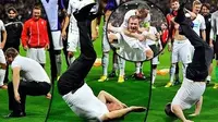 [VIDEO] Aksi Kocak Pelatih Plzen Saat Lolos Liga Champions