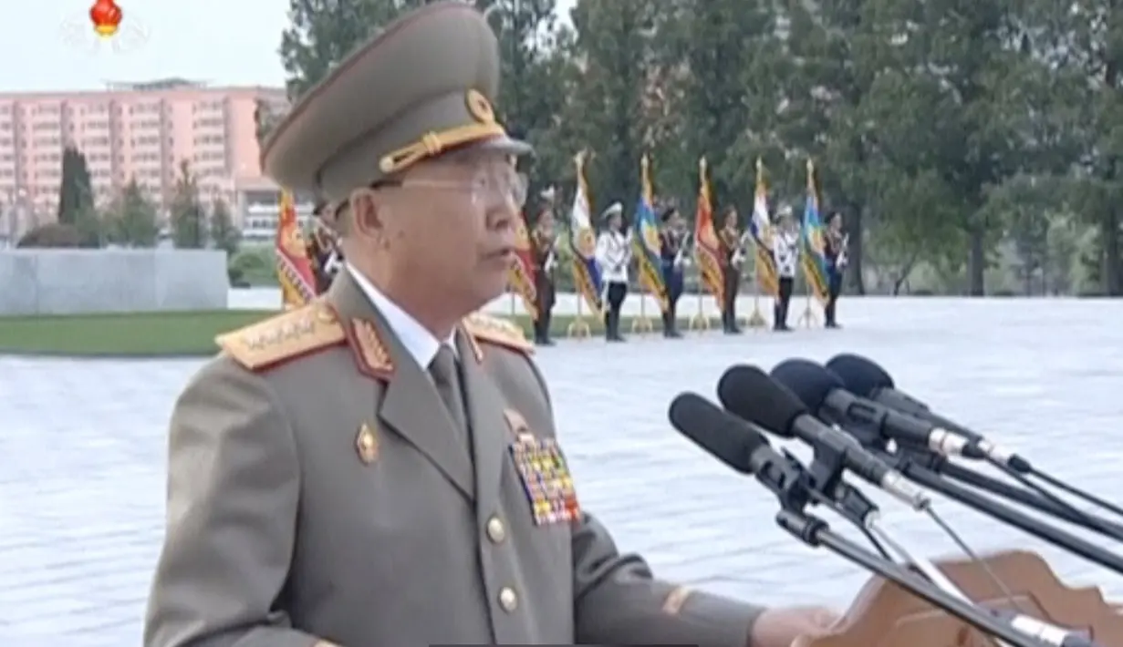 Kepala Staf Angkatan Darat Korea Utara Ri Yong Gil berpidato memperingati 62 tahun gencatan senjata Korea di Pyongyang, Korea Utara, pada 24 Juli 2015. Kantor berita Korsel Yonhap  melaporkan Ri telah dieksekusi mati atas tuduhan korupsi. (REUTERS / KRT)