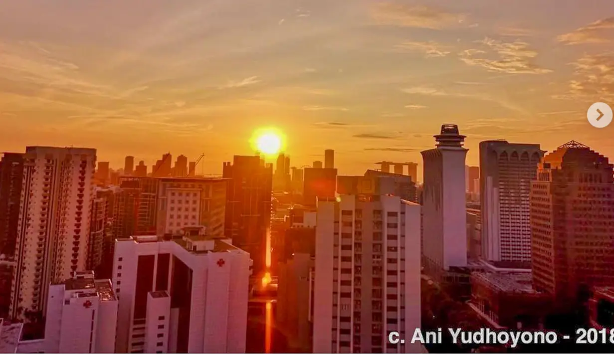 Matahari terbit di akhir tahun 2018, membawa kenangan yang tak mudah dilupakan. Segala hal yang indah akan tetap dikenang, yang tidak baik akan jadi pelajaran. Selamat tinggal, Sayonara, Goodbye 2018, 31 Desember 2018. (Liputan6.com/IG/@aniyudhoyono)