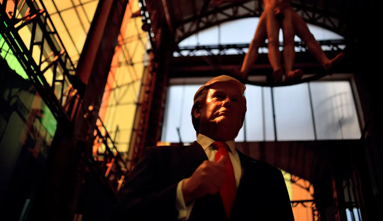 Patung lilin Presiden AS Donald Trump menjadi salah satu koleksi patung lilin tokoh-tokoh dunia yang dimiliki Museum Lilin di Mexico City, Selasa (31/1). (AFP PHOTO / Yuri CORTEZ)
