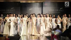 Sejumlah finalis Miss Grand Indonesia 2018 dari berbagai kota saat sesi perkenalan dalam gelaran Welcome Dinner & Grand Press Conference di Jakarta, Rabu (11/7). Sebanyak 30 finalis Miss Grand Indonesia resmi diperkenalkan. (Liputan6.com/Faizal Fanani)