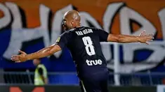 Gol Sergio van Dijk, pesepak bola naturalisasi Indonesia saat bermain di klub asal Thailand Suphanburi FC. Van Dijk akan kembali memperkuat Persib Bandung di TSC 2016.