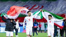 Iran menyusul Jepang untuk tampil di pesta akbar sepakbola tersebut. Iran mendapatkan tiket lolos itu setelah berimbang 2-2 kontra Uzbekistan di Azadi Stadium, Selasa (25/3/2025) malam WIB. Iran memang cuma butuh satu poin untuk lolos. (AFP)