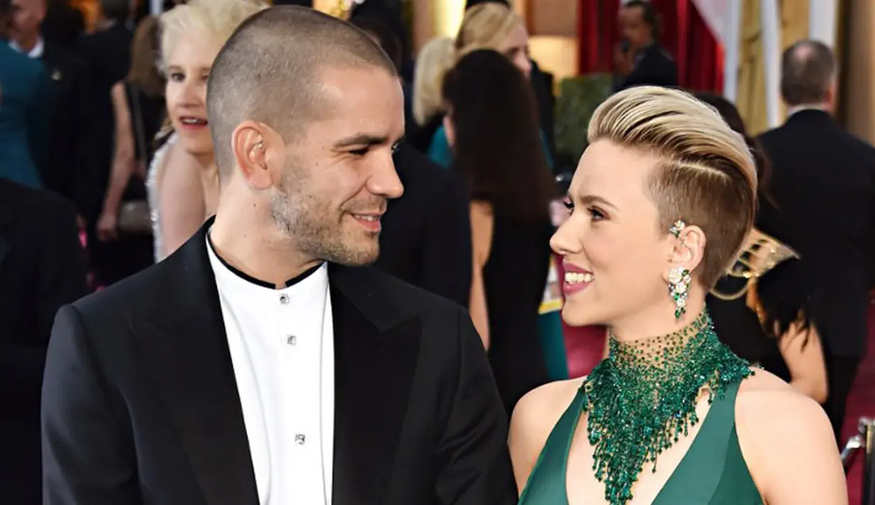 Sebelum menikah dengan Romain Dauriac, Scarlett Johansson pernah menikah dengan seorang laki-laki bernama Ryan Reynolds tahun 2008, dan tahun 2011 keduanya memutuskan untuk berpisah. (AFP/Bintang.com)