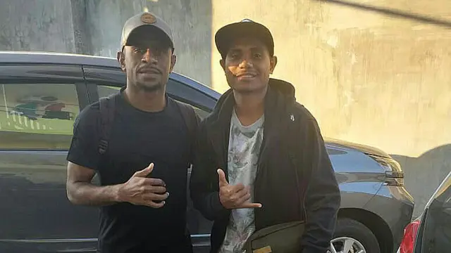 Samuel Gideon Balinsa dan Krismon Gustav Wombaibobo (Persewar Waropen)