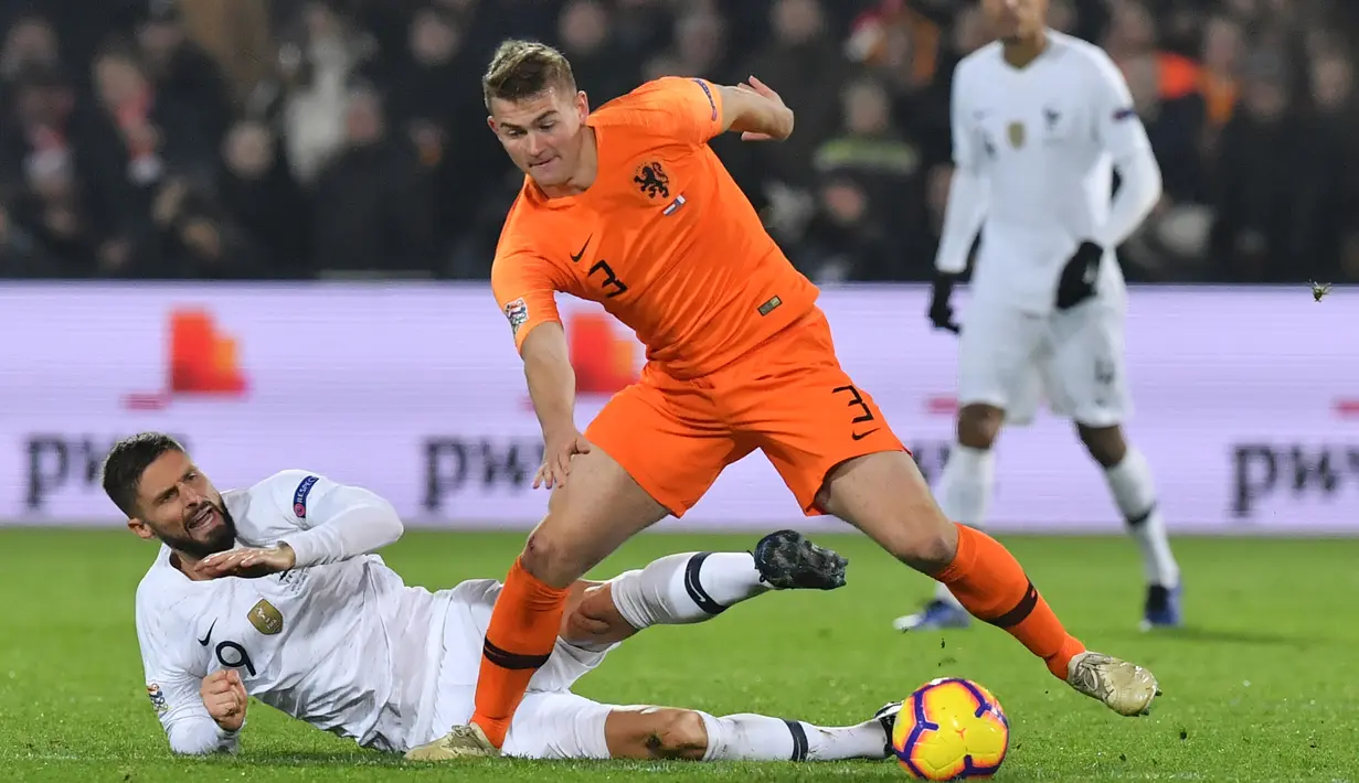 3. Matthijs de Ligt - Wonderkid asal Belanda ini langsung mendapatkan tempat utama di klub sebesar Juventus. Meski belum teruji bakatnya bisa menjadi aset bagi masa depan pasukan oranye. (AFP/Emmanuel Dunand)