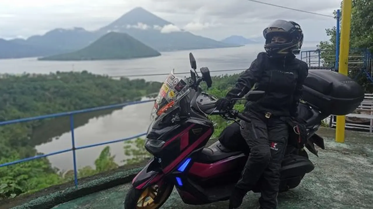 Lady Biker bernama Titie Kirana mengaku tak pernah khawatir dalam merawat motor andalannya.