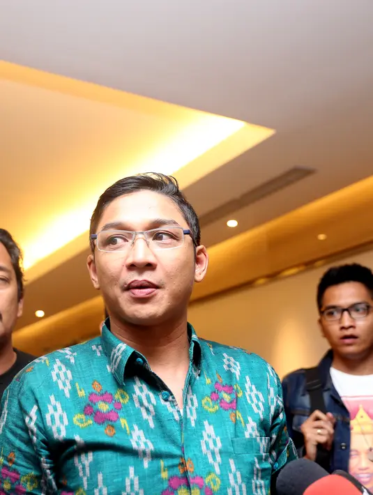 Pasangan Hidayat dan Sigit Purnomo alias Pasha Ungu unggul dari pesaing lain berdasarkan hitung cepat versi Lingkaran Survei Indonesia (LSI) Network. Kejayaan Pasha Ungu di bangku jabatan Wakil Wali Kota Palu sudah dekat. (Andy Masela/Bintang.com)