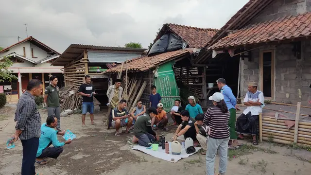 Kelompok 77 KKN-PPM UMBY melakukan pelatihan terhadap warga dusun Karanglo