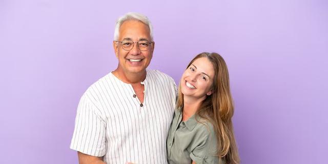 Ini 7 Alasan Brondong Suka Wanita Lebih Tua, Bukan Karena Materi!