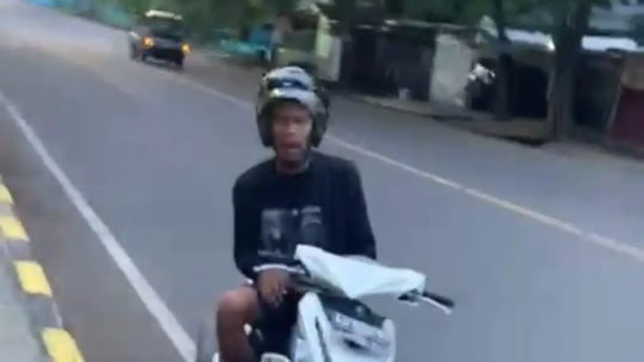 SYD alias Yohan saat memamerkan alat kelaminnya (Liputan6.com/Ola Keda)