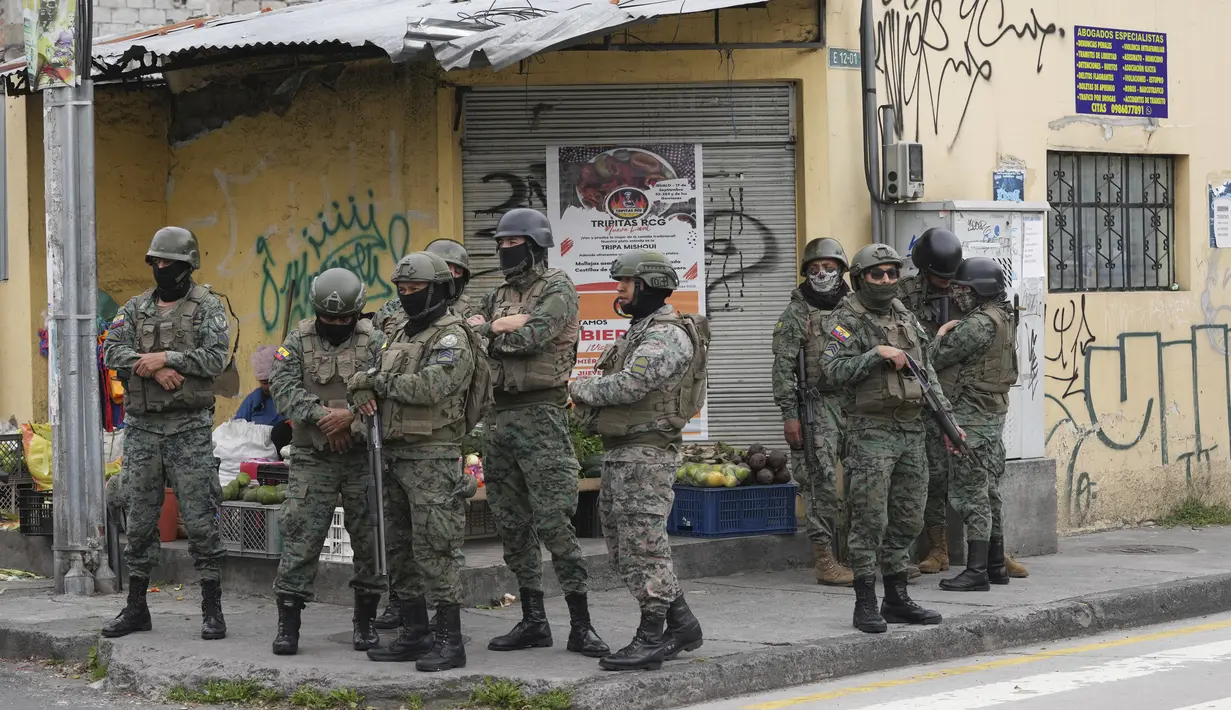 Pemerintah juga memberlakukan jam malam dari pukul 23.00 hingga 05.00. (AP Photo/Dolores Ochoa)