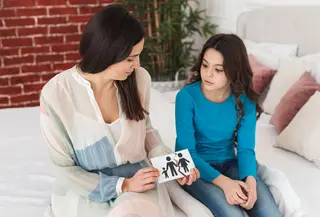 Menjadi orang tua sering kali datang bersama harapan besar. Kita membayangkan anak tumbuh sesuai rencana, berperilaku “sebagaimana mestinya”, dan memenuhi standar tertentu di usia tertentu.  (foto/dok: freepik)