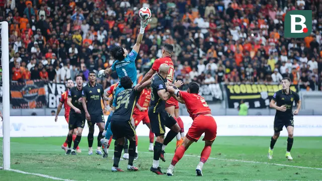 Foto: Parade Aksi Duel Sengit Pemain Persija vs Borneo FC di BRI Super League