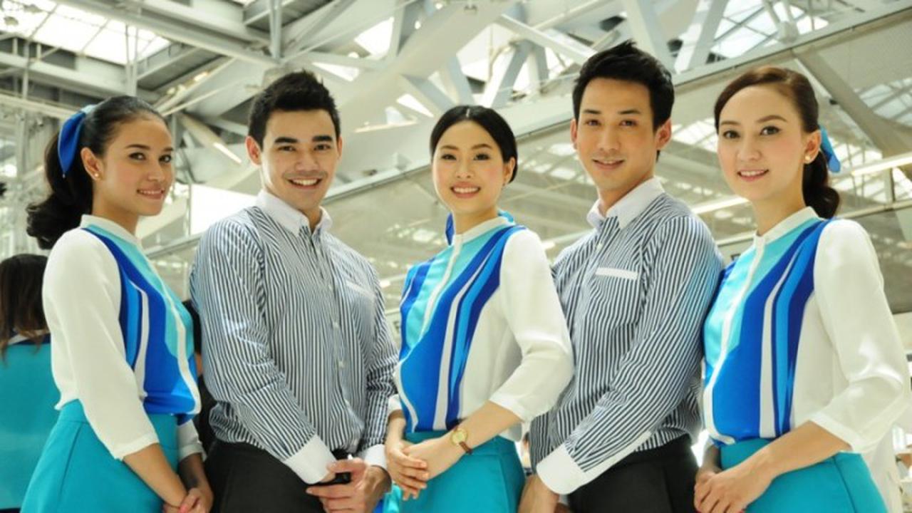 Maskapai Penerbangan dengan Seragam Pramugari Terbaik di Dunia