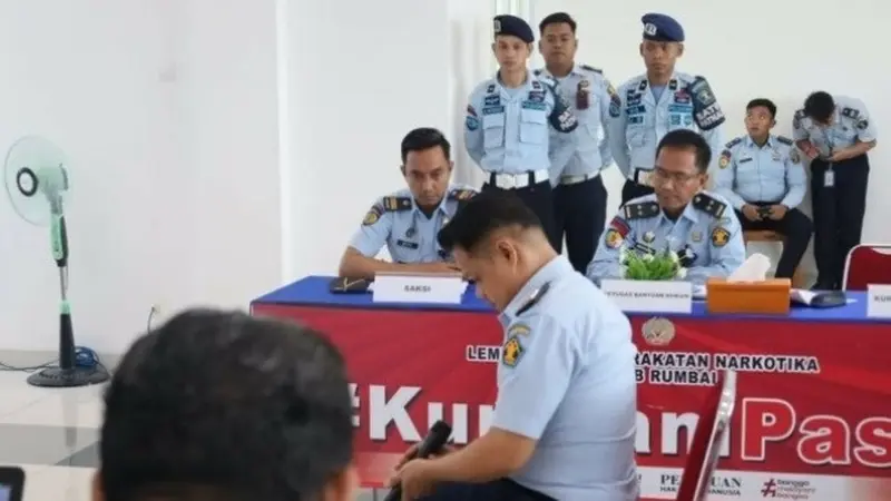 Suasana sidang sipir terlibat narkoba yang digelar oleh Kanwil Kemenkumham Riau.