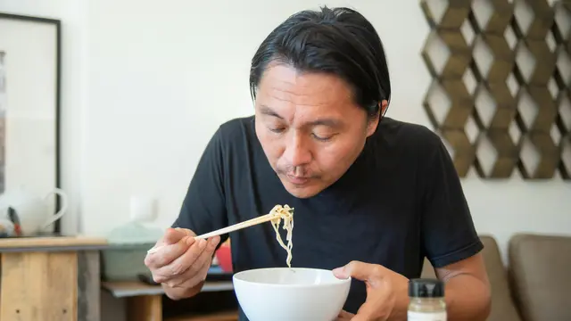 Terbuat dari Tepung Terigu Putih (Maida)