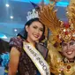 Eksotika kostum dalam gelaran Jember Festival Carnaval (JFC) ke-15 menyita perhatian Miss Indonesia 2016, Natasha Mannuela.