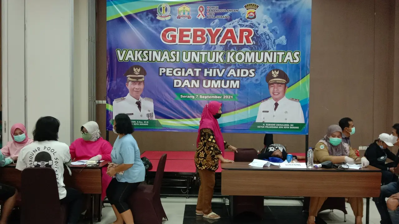 Vaksin Bagi Pegiat ODHA Di Kota Serang, Banten. (Selasa, 07/09/2021). (Liputan6.com/Yandhi Deslatama).