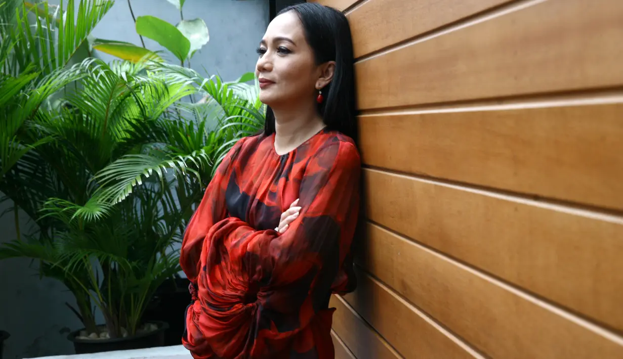 Selain itu, dalam konsernya nanti, rekan duet Harvey Malaiholo dalam lagu Begitulah Cinta tersebut juga mengaku akan melibatkan setidaknya dua nama tenar kebanggaan tanah air. (Nurwahyunan/Bintang.com)