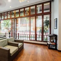 Rumah Tropis Modern dengan Ventilasi Silang (Credit: jcomp/freepik)