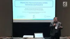 Menteri Perencanaan Pembangunan Nasional / Kepala Badan Perencanaan Pembangunan Nasioan (Bappenas), Bambang Brodjonegoro, memberikan paparan pada Financing for Sustainable Cities: Indonesia Experience di Vietnam (27/6). (Liputan6.com/HO/Bappenas)