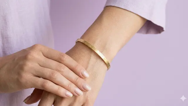 Model Gelang Emas Tipis Elegan untuk Ibu Muda Aktif. Gemini