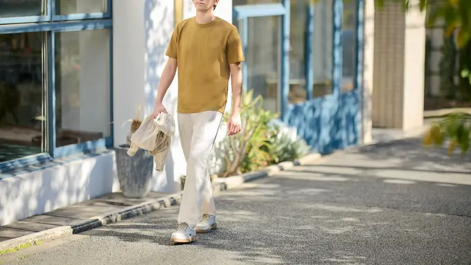 Tips Memilih T-Shirt yang Tepat Sesuai Bentuk Tubuh (photo by UNIQLO Indonesia)