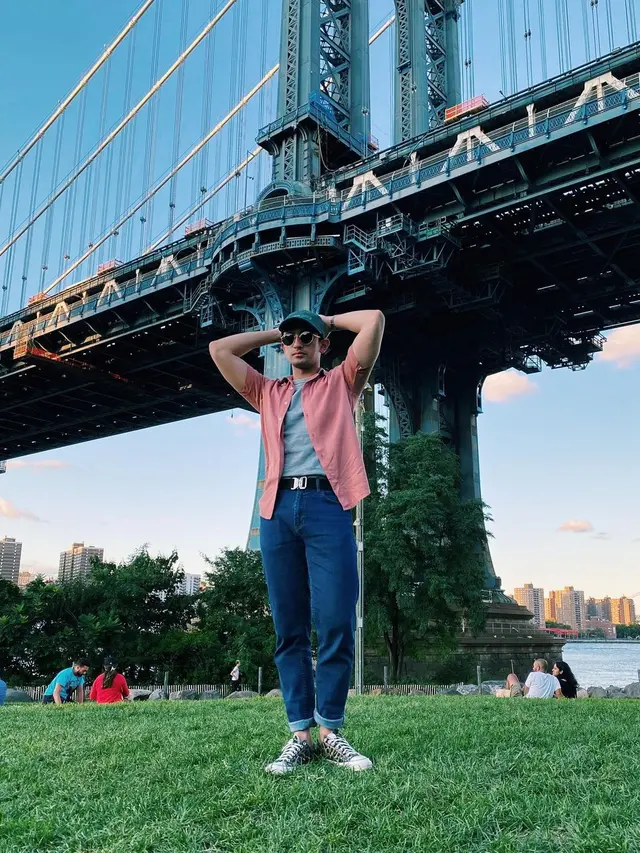 Gaya Omar Daniel Saat Di New York, Tampil Stylish. (Sumber: Instagram/omardaniel_)