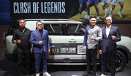 Chief Operating Officer BAIC Indonesia, Dhani Yahya dan CEO Senyawa Entertainment, Reza Wibisana Subekti dalam peluncuran kerjasama BAIC Indonesia dengan Clash of Legends dalam gelaran IIMS 2026 di JIEXPO Kemayoran, Jakarta, Kamis (5/2/2026). (Bola.com/Nur Iman Ali)